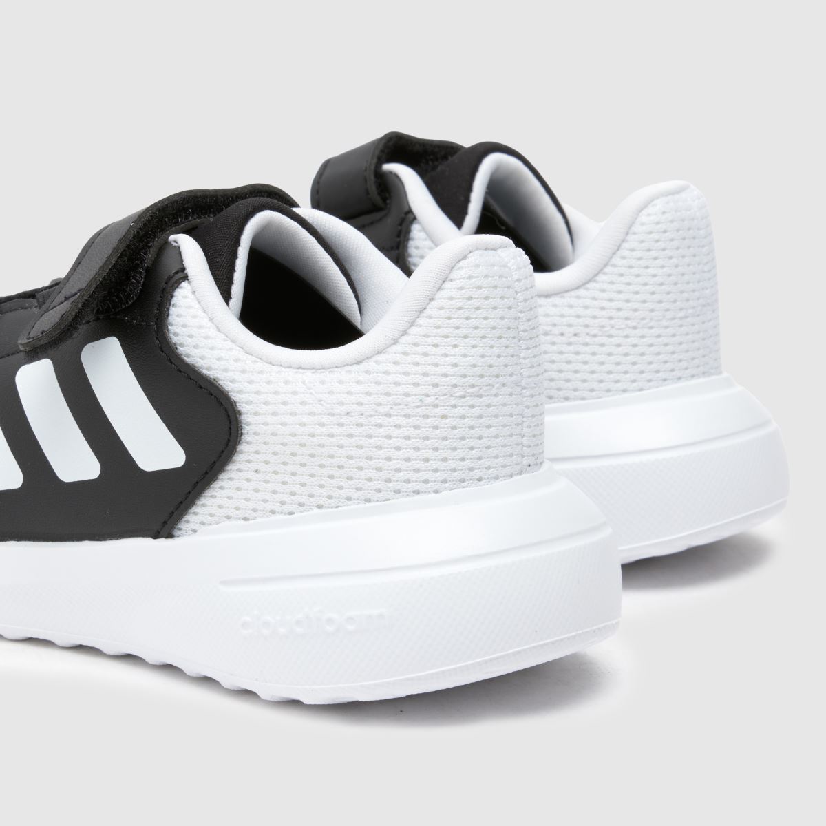 adidas črno-beli športni copati Tensaur Run 3.0 za malčke