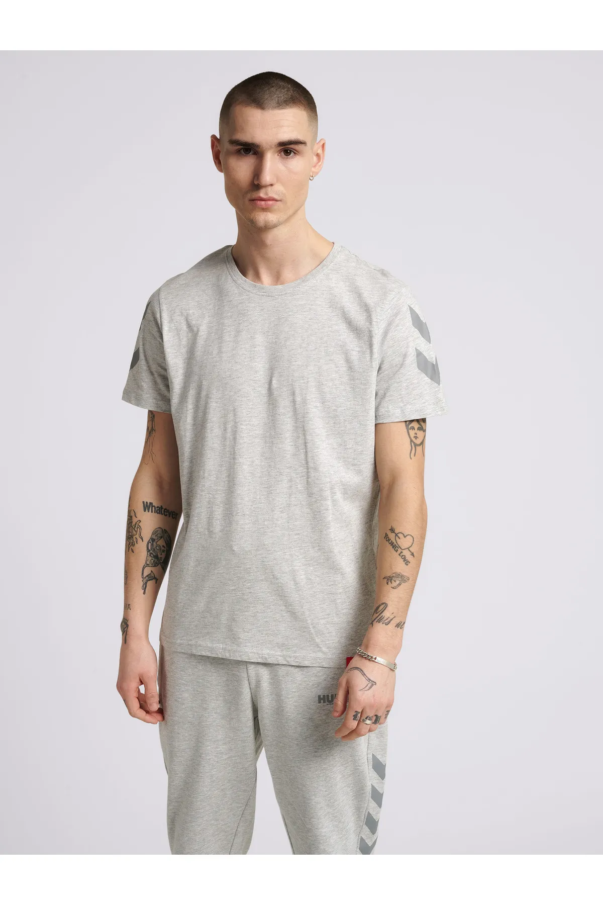 hummel  hmlLEGACY CHEVRON T-SHIRT