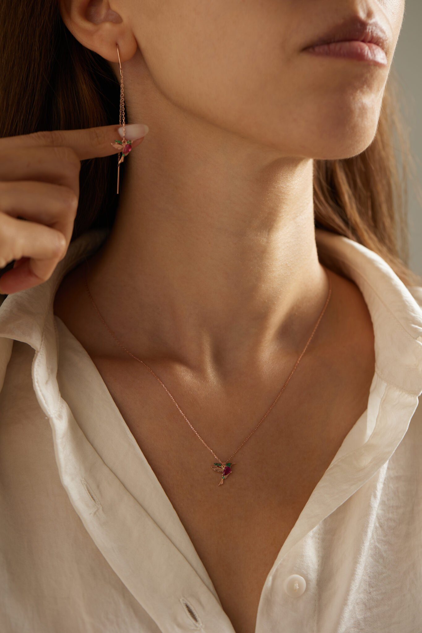 Einzelstück Paar Ohrhänger Einzelstück Kolibri Ohrringe aus 925 Sterling Silber, rosé vergoldet, mit funkelnden Steinen