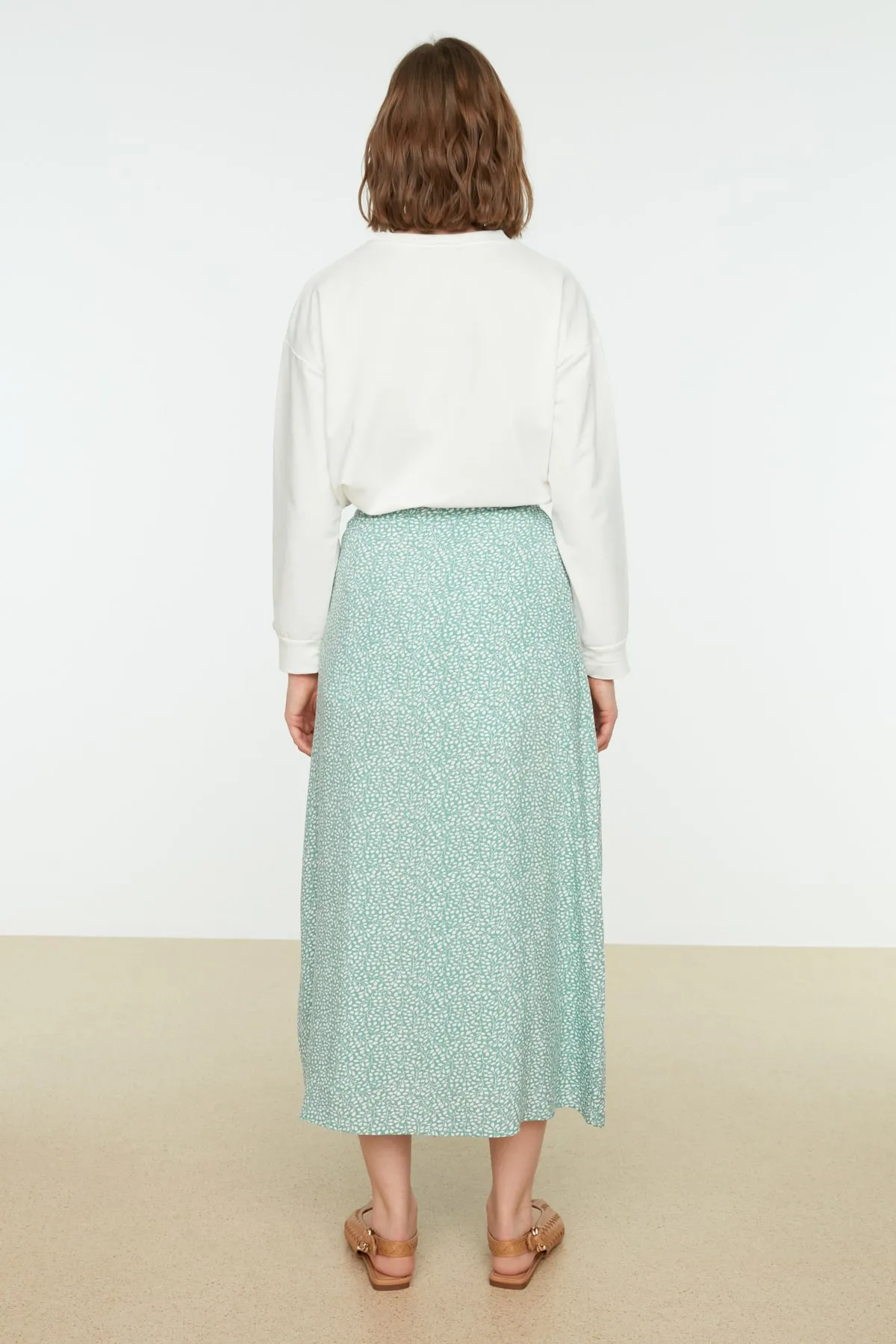 Trendyol Modest  Mintgrüner ausgestellter Rock aus Viskosegewebe mit Blumendruck TCTSS21ET0497