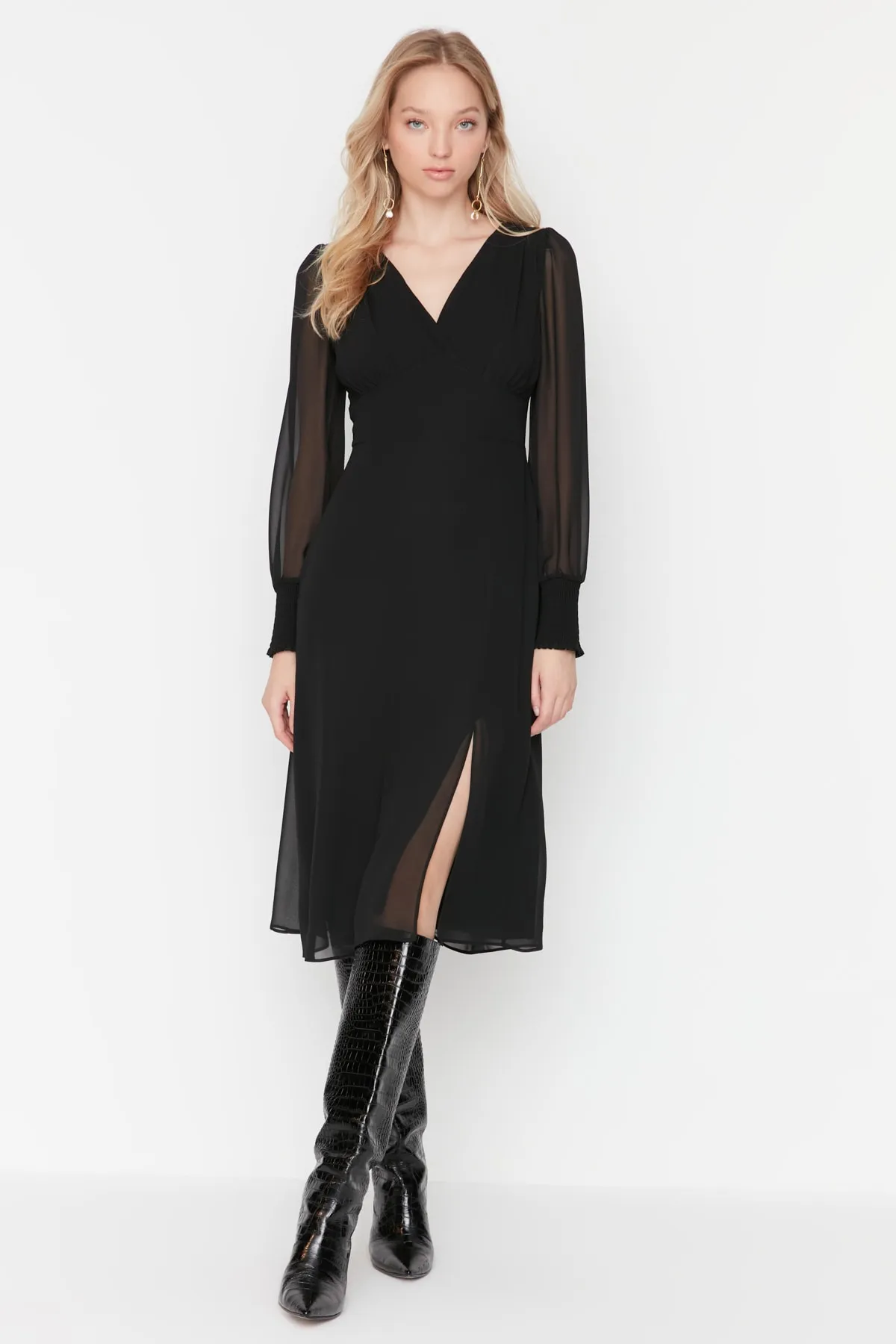 Trendyol Collection  Schwarzes, gewebtes Kleid mit Midi-Futter und Mieder TWOAW23EL01050