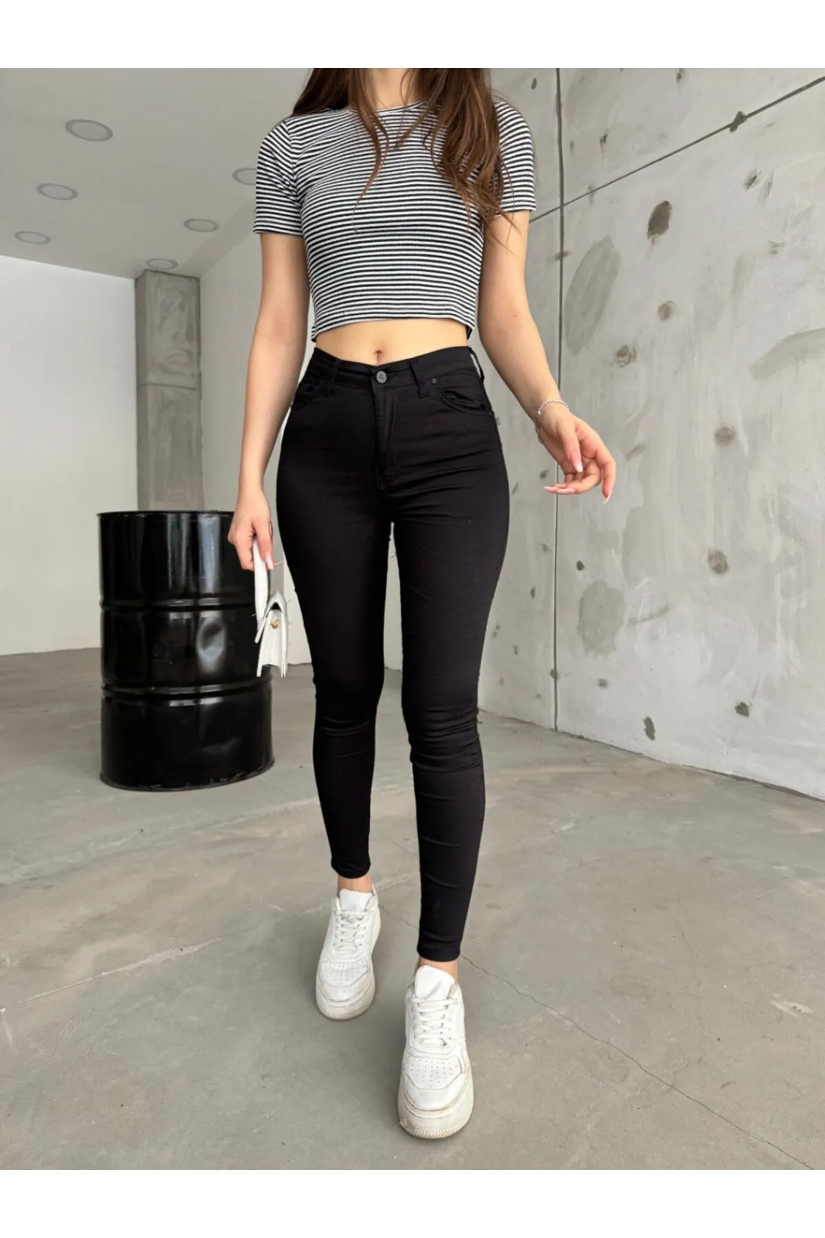 BİKELİFE  Schwarze, knöchellange, schmale Lycra-Hose mit hoher Taille und schmalem Bein für Damen