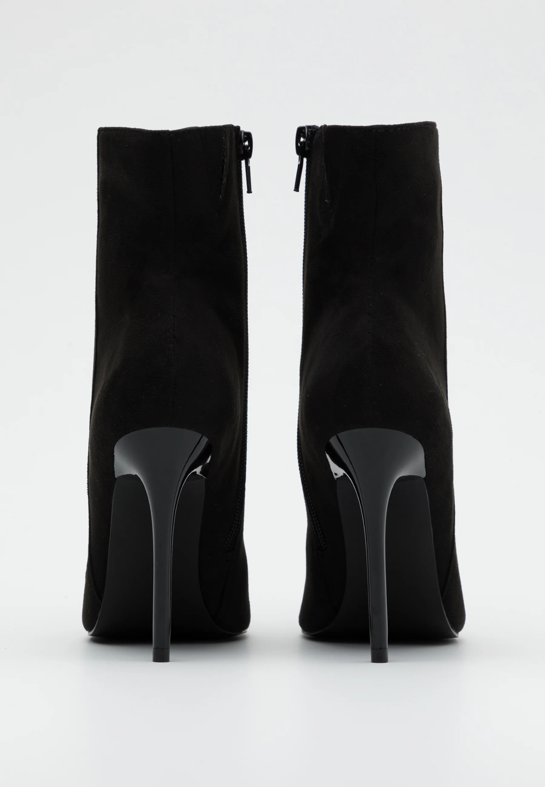Botines de tacón par e impar