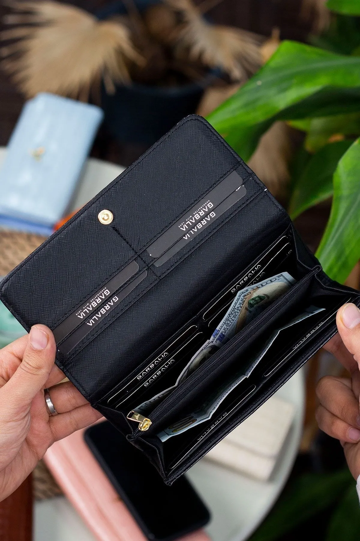 Garbalia  Lady Technological Leder-Krokodilmuster. Stilvolle schwarze Damen-Geldbörse mit großem Kartenhalter und Münzfach