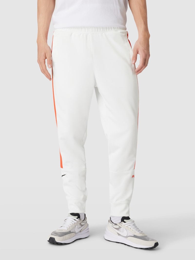 Sweatpants mit Kontraststreifen in weiß