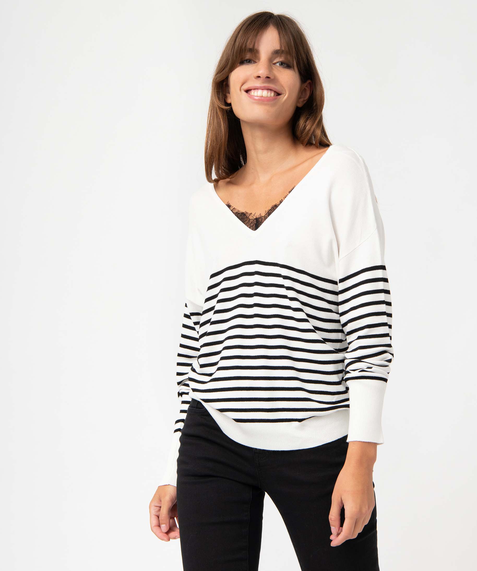 Pull femme rayé en maille fine avec double col V bordé de ... ecru | GEMO