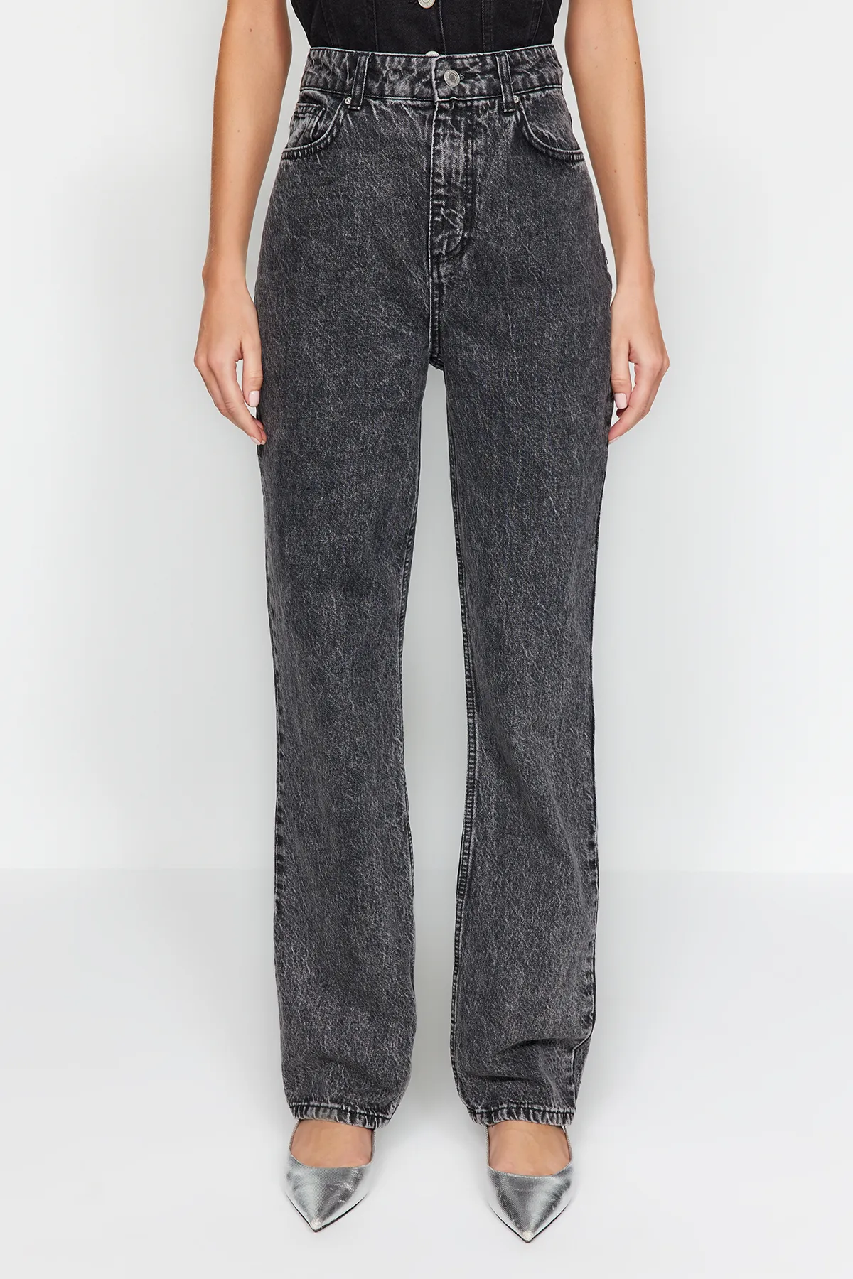 Trendyol Collection  Anthrazitfarbene Jeans mit hoher Taille und geradem Bein TWOAW24JE00173