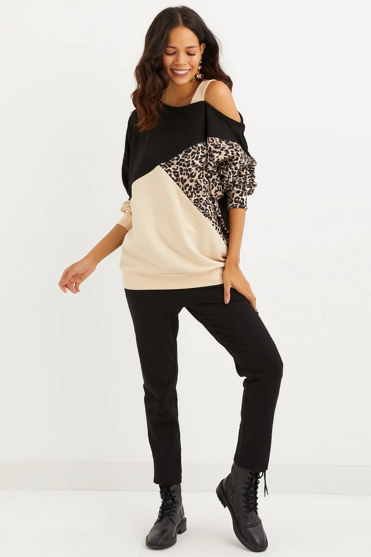 Cool & Sexy  Damen-Sweatshirt mit Leopardenmuster und einer Schulter, Kamel-Schwarz, Blockfarben, BK231066