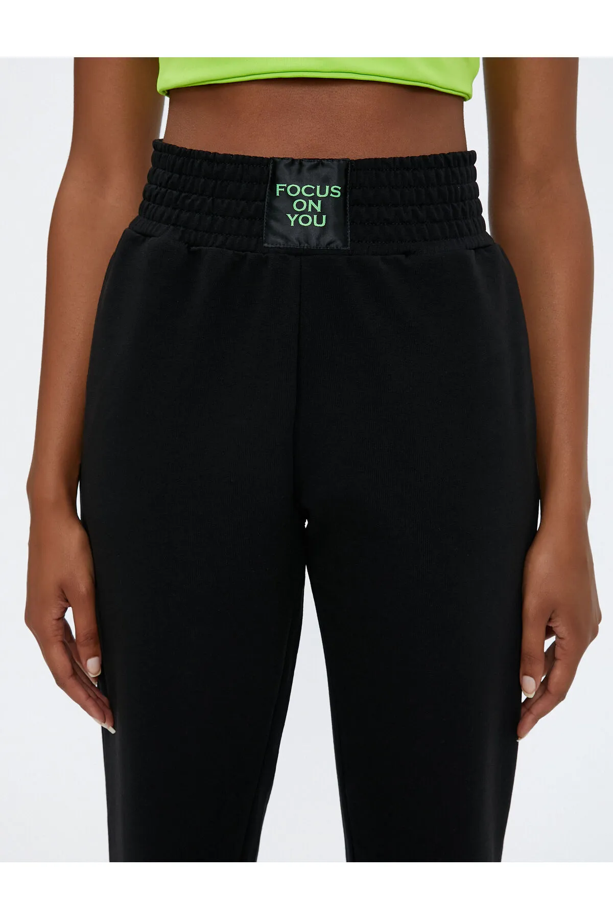 Koton  Jogger-Jogginghose mit Label, detaillierter Tasche und hoher Taille