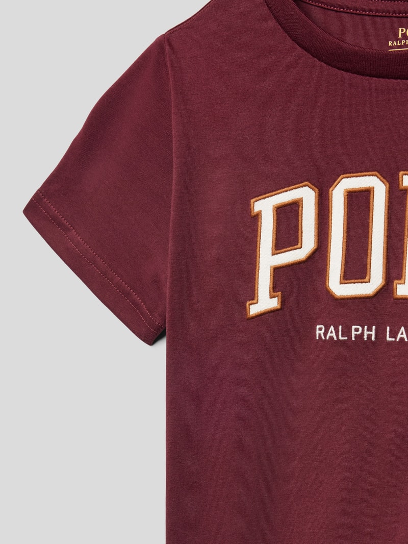 T-Shirt mit Label-Stitching in bordeaux rot