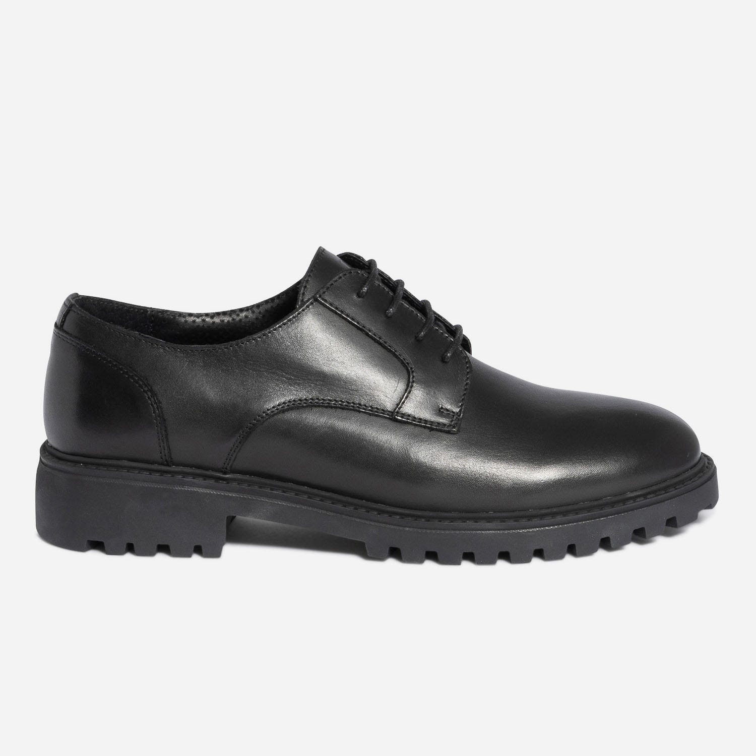 Derby noir en cuir à semelle crantée