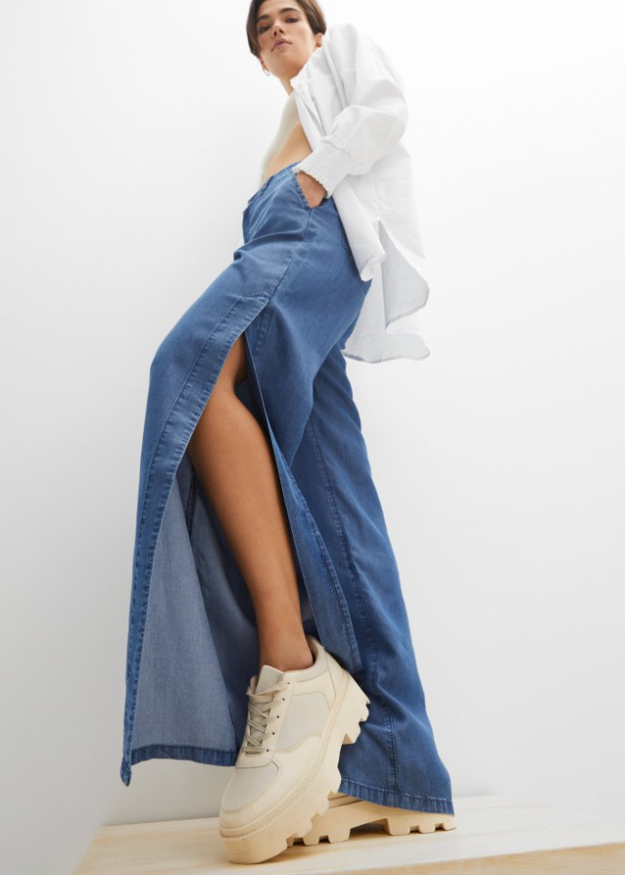 Weite Jeans mit Schlitz aus nachhaltigem Lyocell