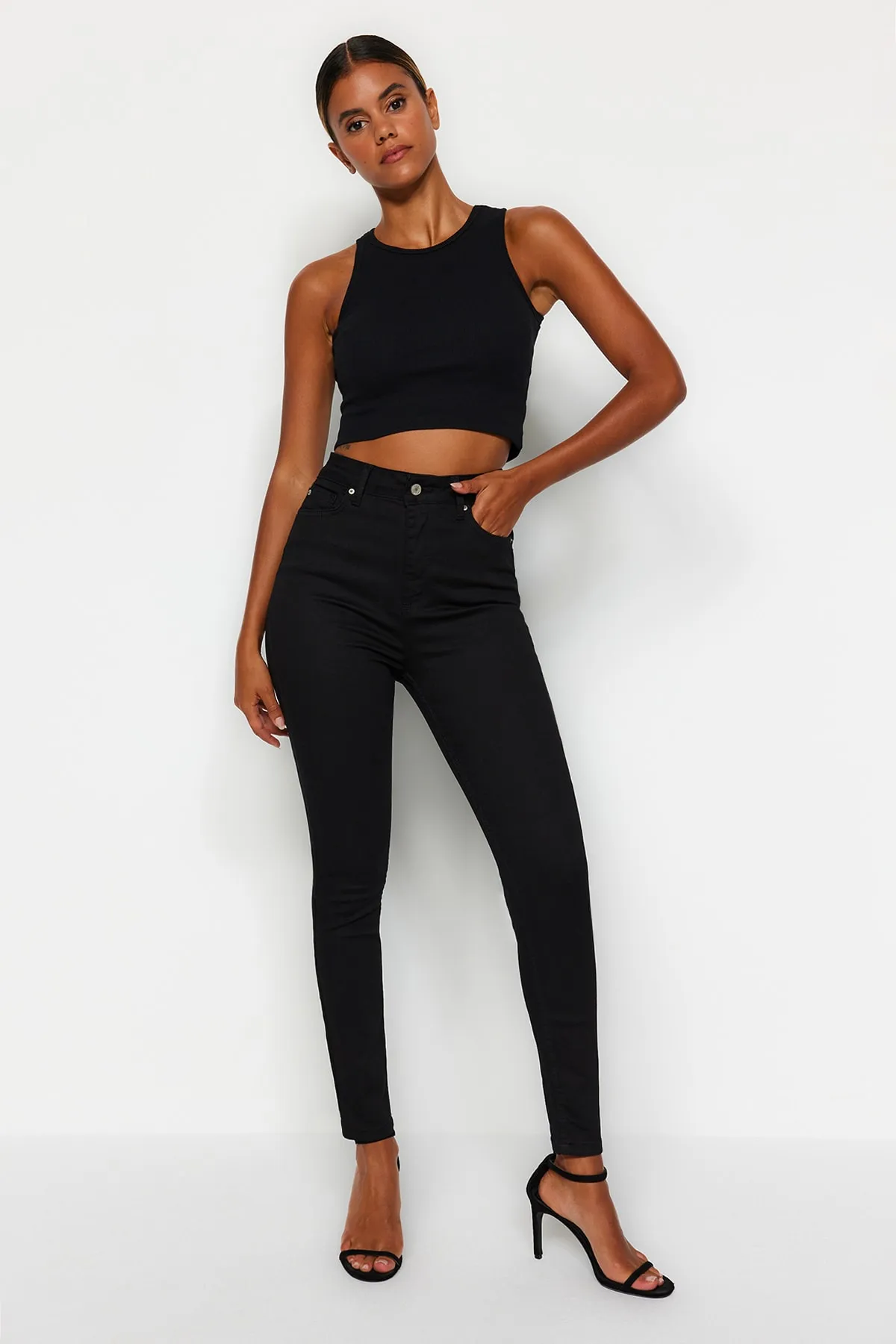 Trendyol Collection  Schwarzer Push-Up-Skinny mit hoher Taille TWOSS23JE00078