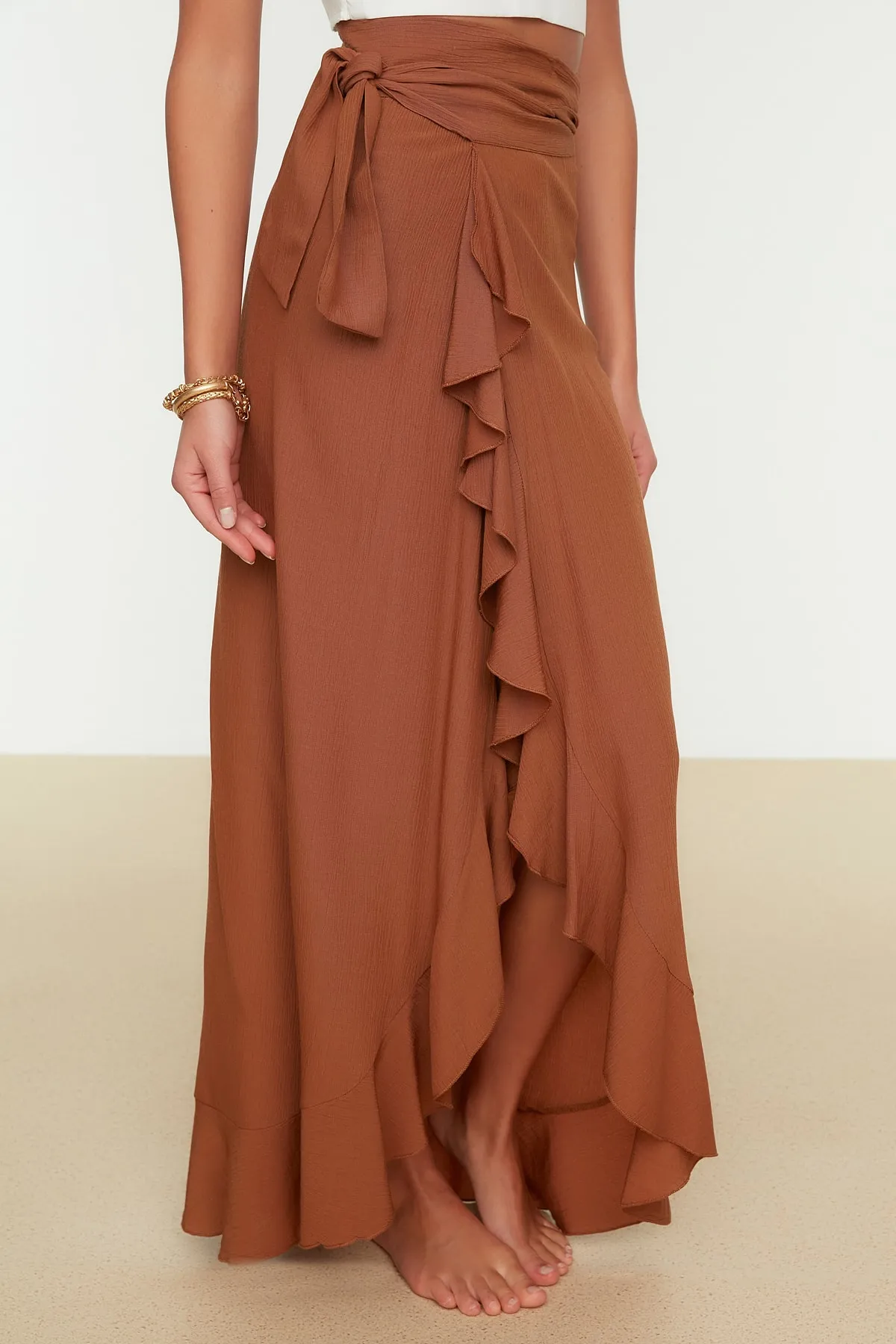 Trendyol Collection  Strandrock mit Zimt-Schwungrad-Details TBESS19WV0004