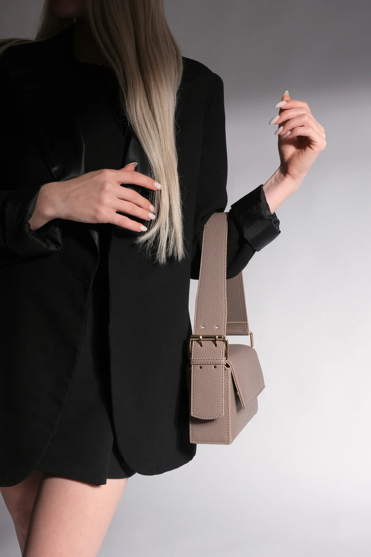 Marjin  Damen Umhängetasche mit Gürteldetail und Magnetverschluss Nera Mink