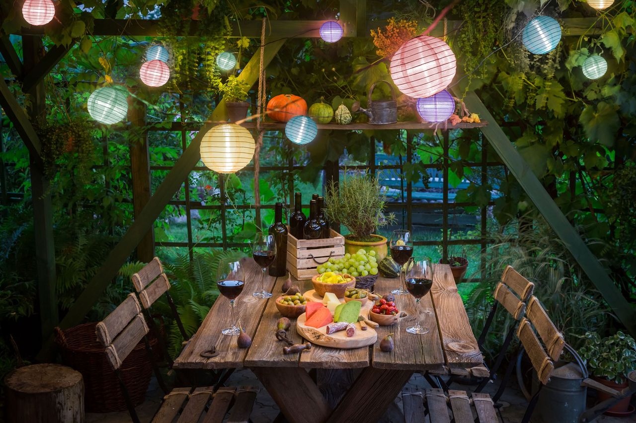 Weles AMARE LED Lichterkette mit 15 XXL Lampions mit 15 cm Durchmesser, strombetrieben mit 6 h Timer, pastell-bunt