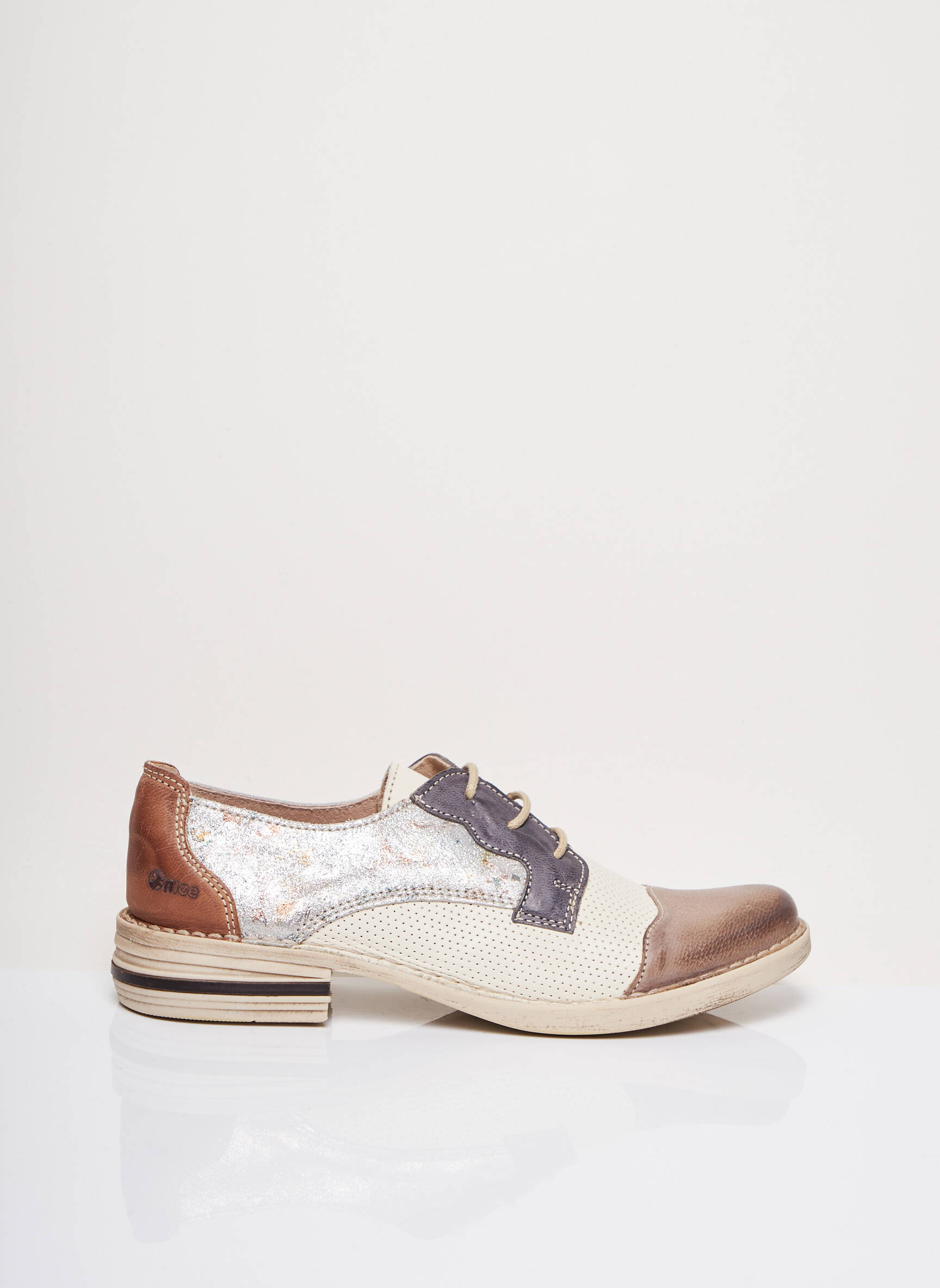 Nice Derby Femme couleur beige