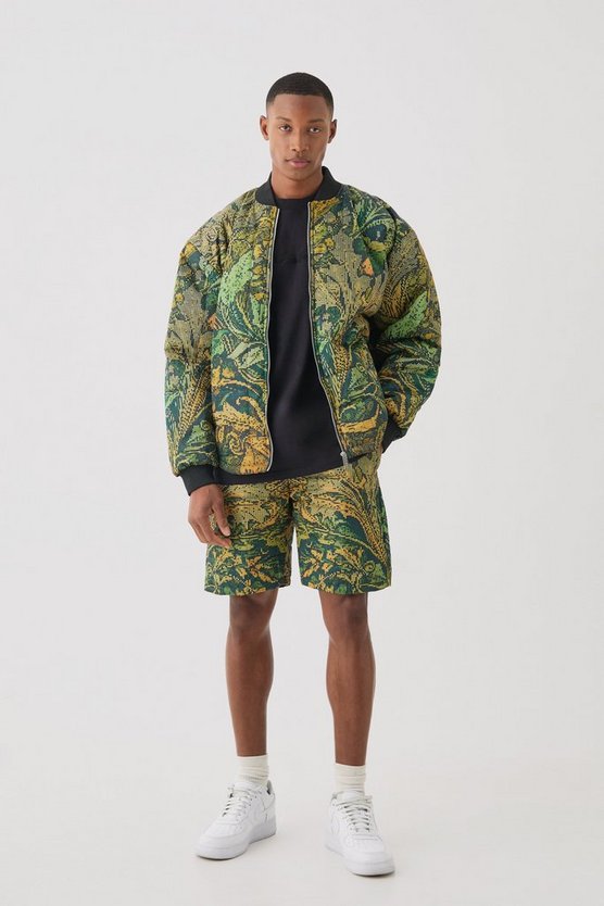 Gesteppte Shorts & Bomberjacke