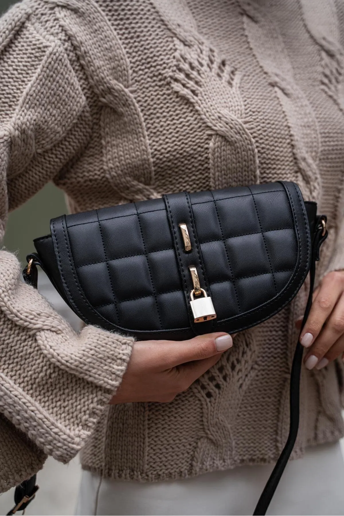 Madamra  Schwarze gesteppte Umhängetasche für Damen