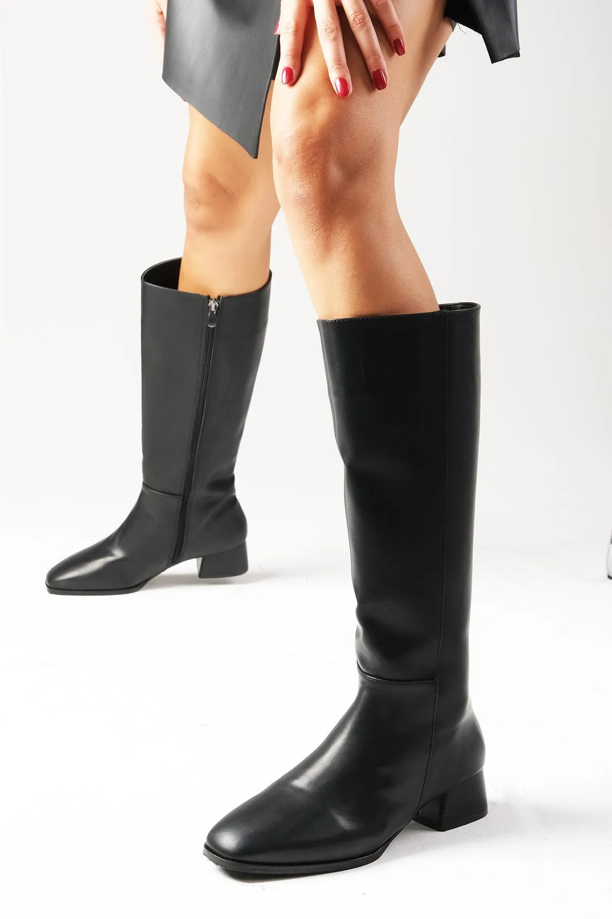 Mio Gusto  Briony Schwarzer seitlicher Reißverschluss, dünne, mit Kunstpelz gefütterte, stumpfe Damenstiefel mit Absatz
