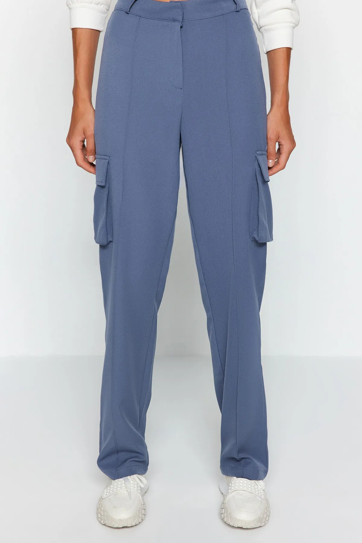 Trendyol Collection  Marineblaue, gerade geschnittene, gewebte Cargo-Hose mit doppelten Taschen TWOAW22PL0343