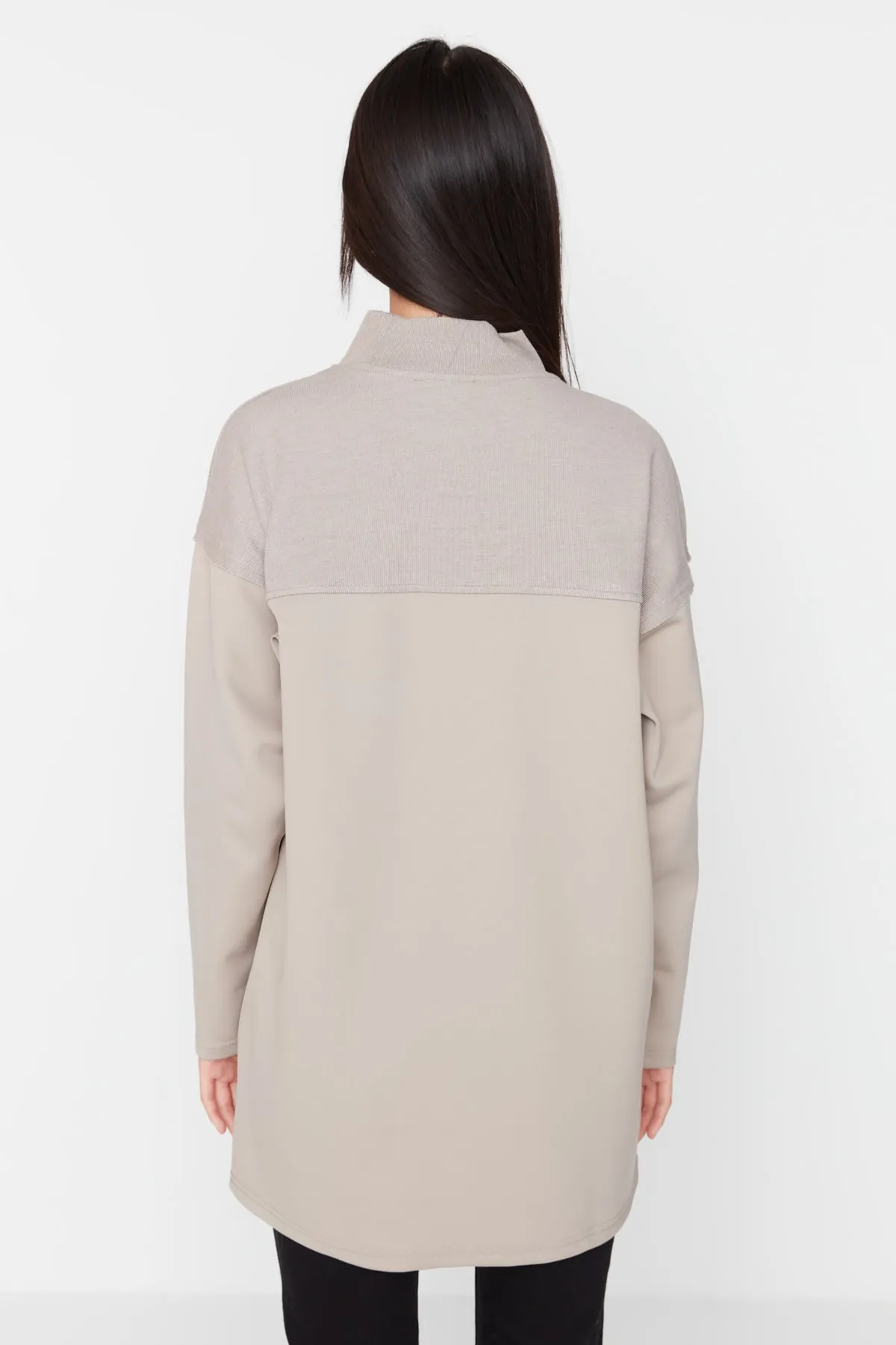 Trendyol Modest  Nerzfarbene gestrickte Tunika mit Blockfarben TCTAW23UK00060