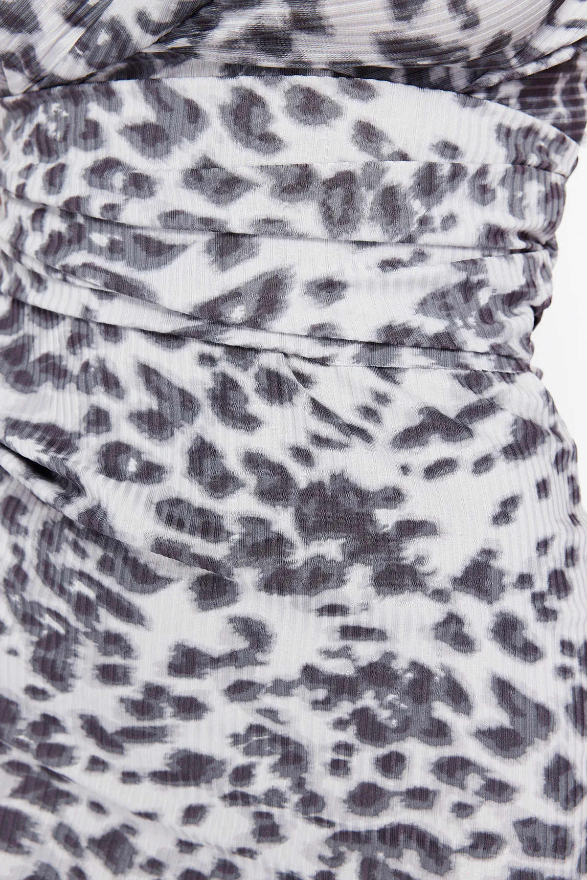 Trendyol Collection  Graues, figurbetontes One-Shoulder-Midi-Bleistiftkleid aus Strick mit asymmetrischer Raffung und Leopardenmuster TWOSS23EL02182