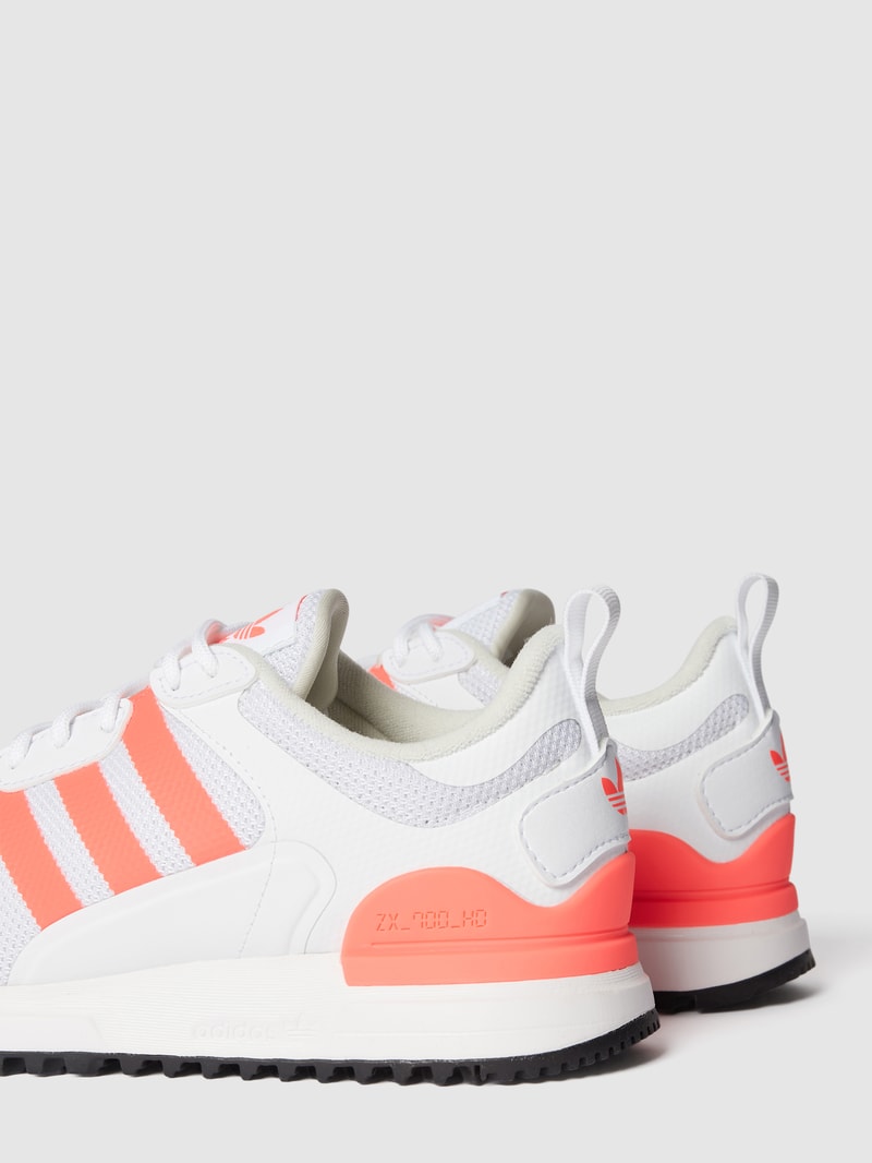 Sneaker mit Label-Details in offwhite