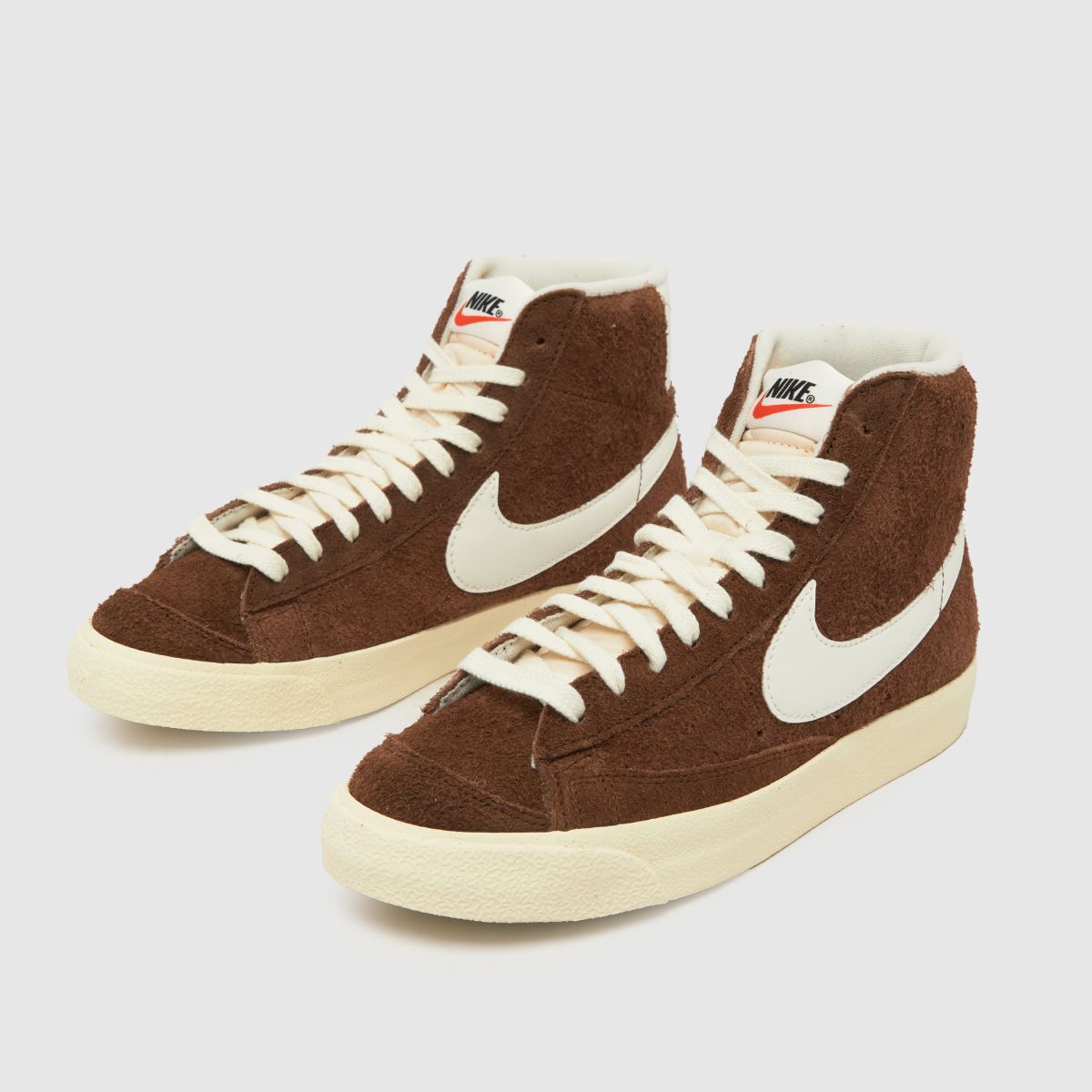 Nike Blazer Mid 77 – Bruna träningsskor