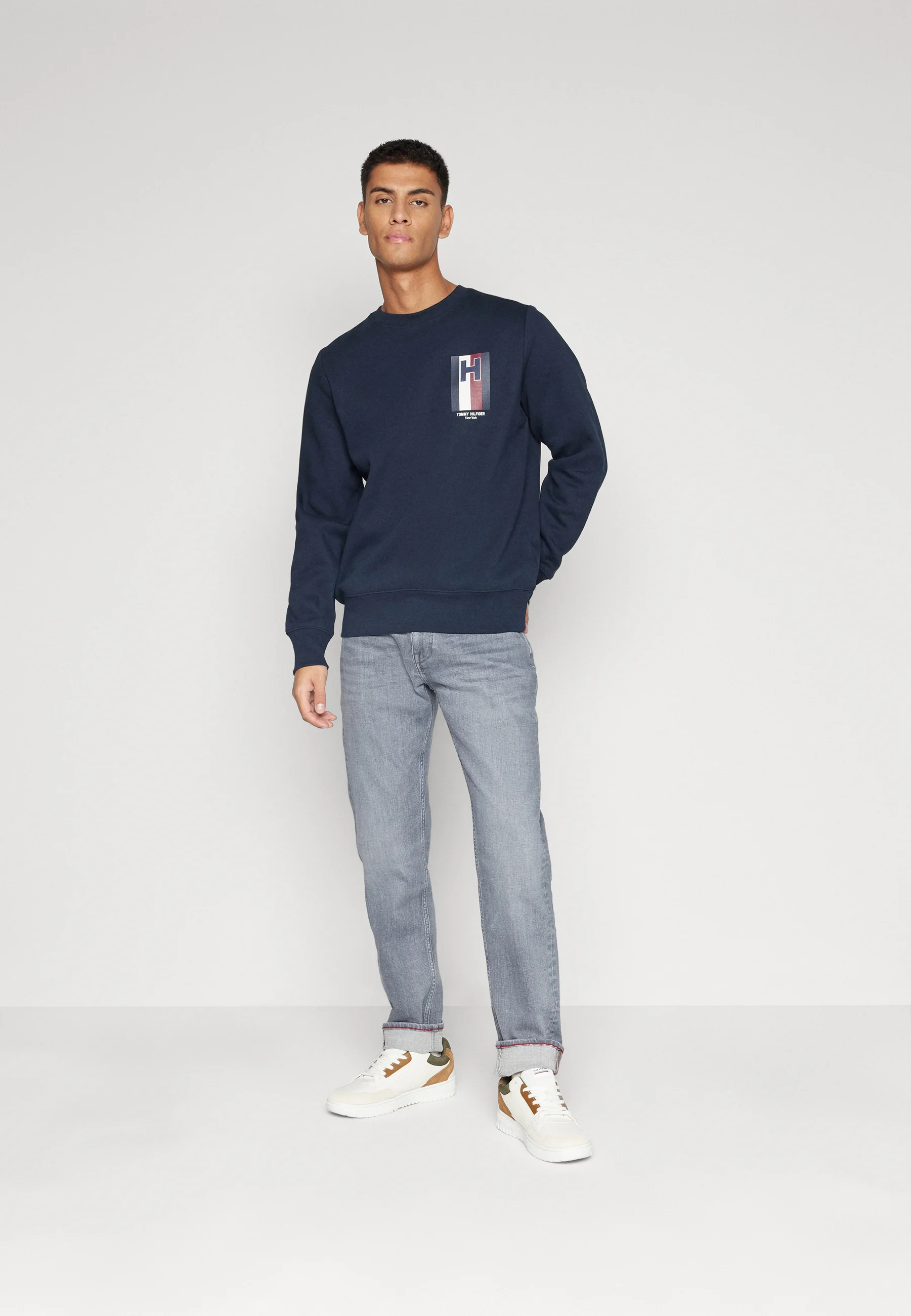 Sudadera Tommy Hilfiger EMBLEM CREWNECK