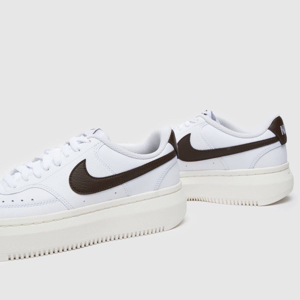 Nike Court Vision Alta – Vita och bruna träningsskor