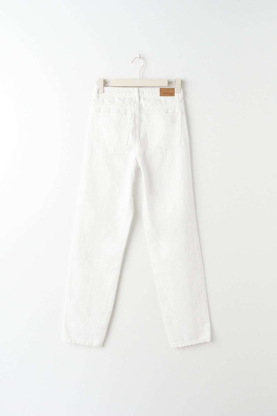 Straight 90s jeans