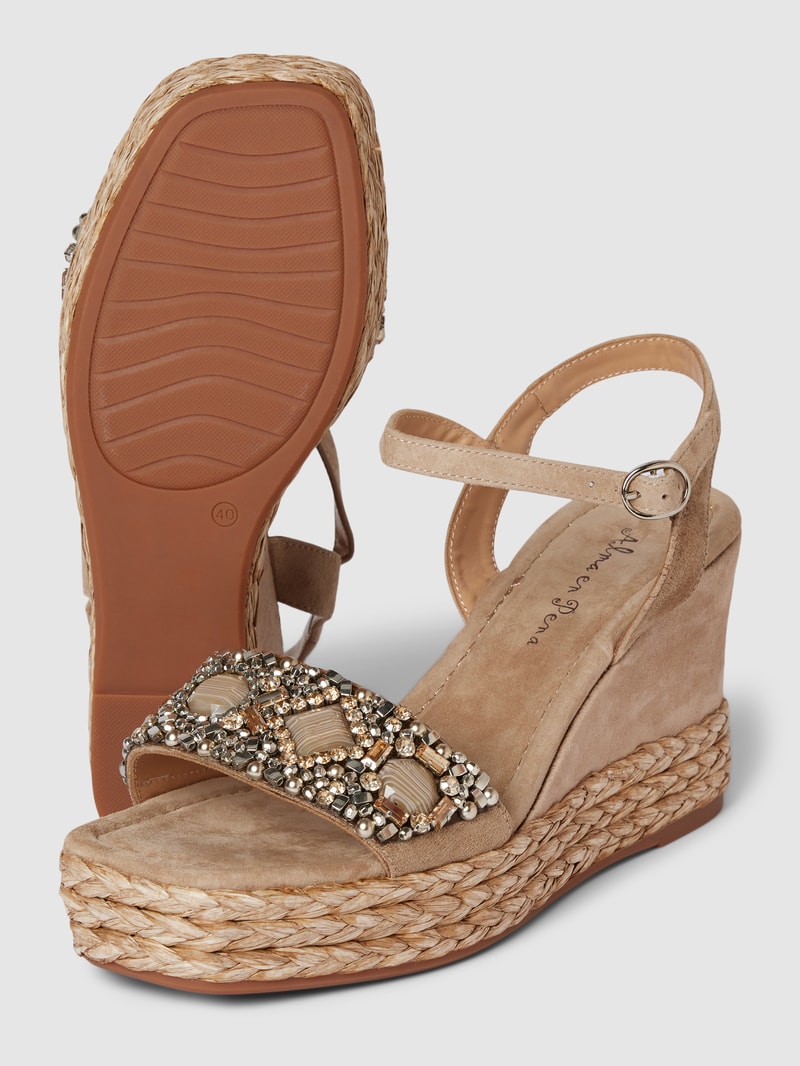 Wedges mit Ziersteinbesatz in beige