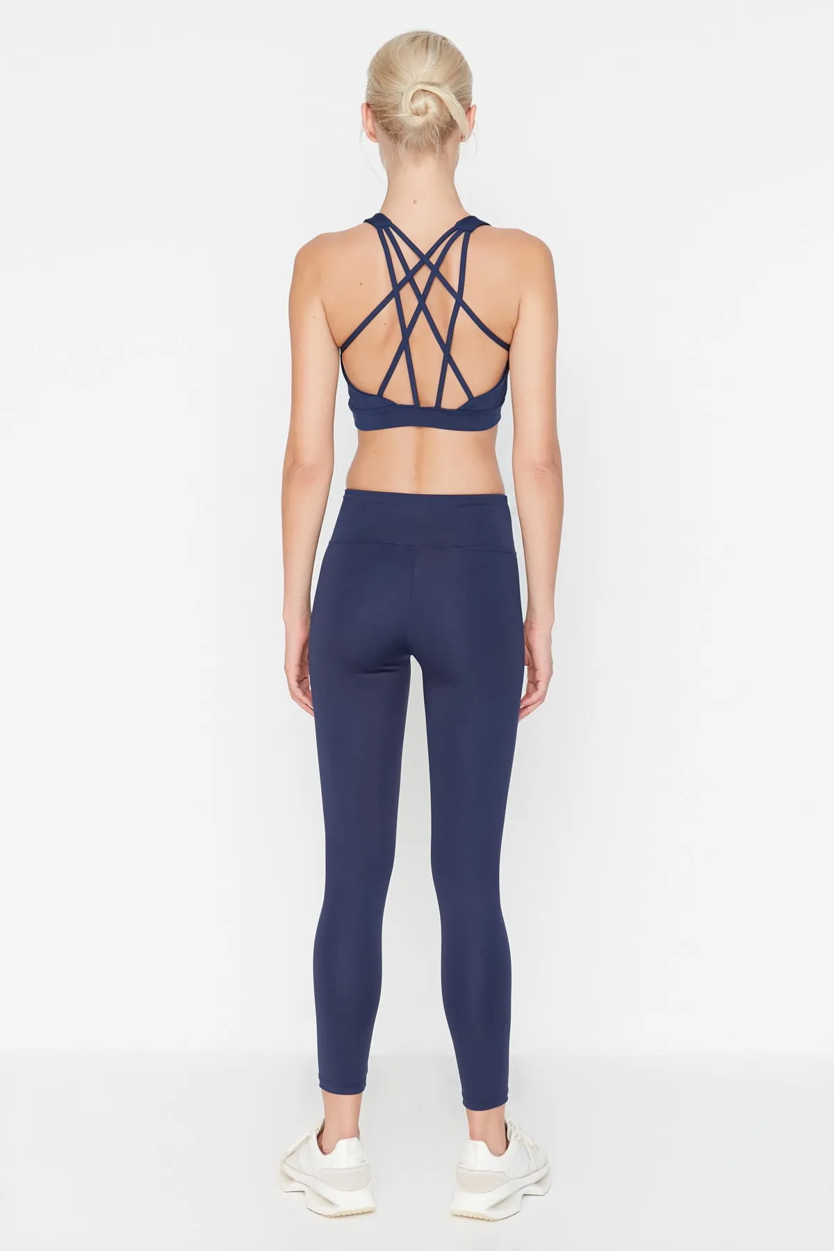 Trendyol Collection  Marineblaue, zweireihige, gestrickte Sport-Leggings mit detaillierter Taille und durchgehender Länge TWOAW22TY0064