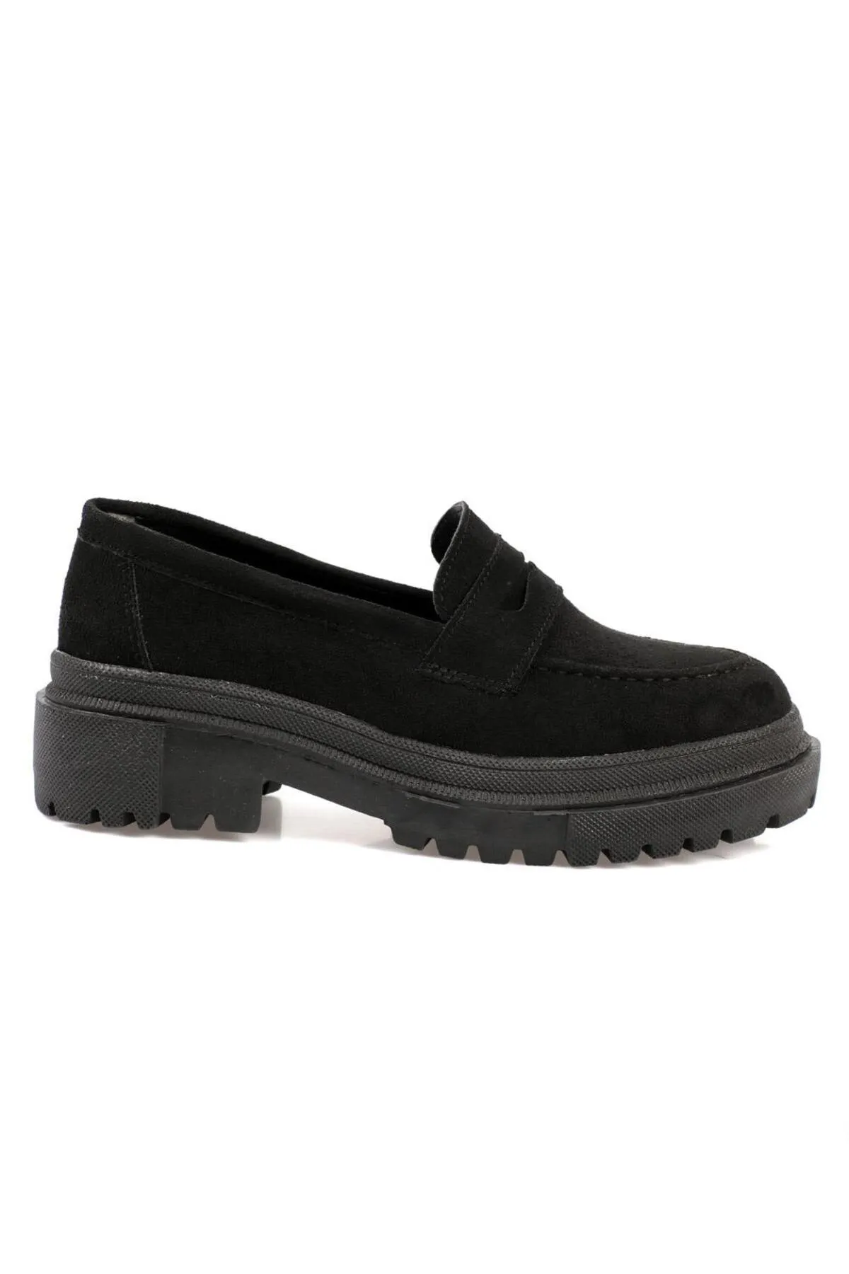 Capone Outfitters  Capone Damen-Loafer aus schwarzem Wildleder mit ovaler Zehenpartie und Trac-Sohle