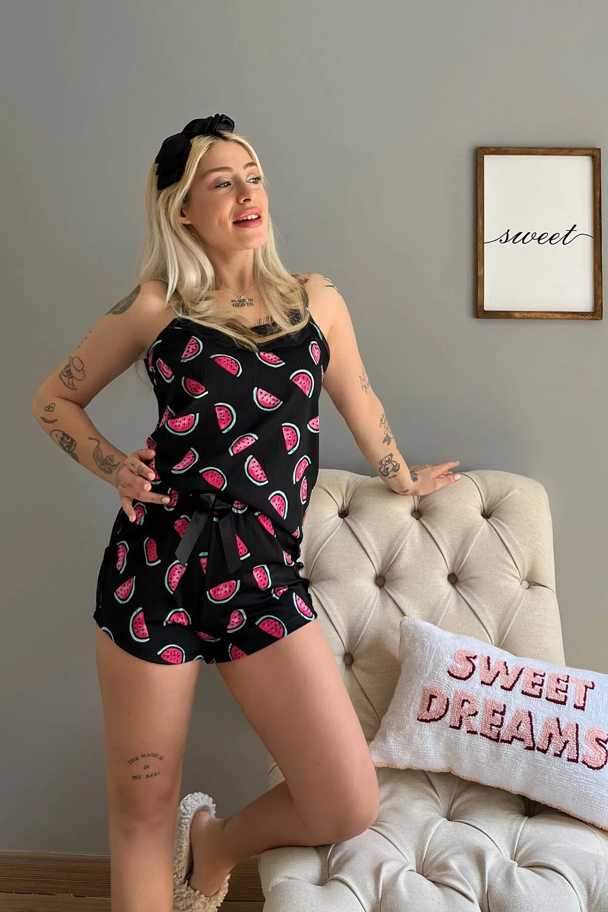 Pijamaevi  Schwarzes Wassermelonen-Pegasus-Pyjama-Set für Damen mit detaillierten Seil-Hosenträgershorts und Spitze