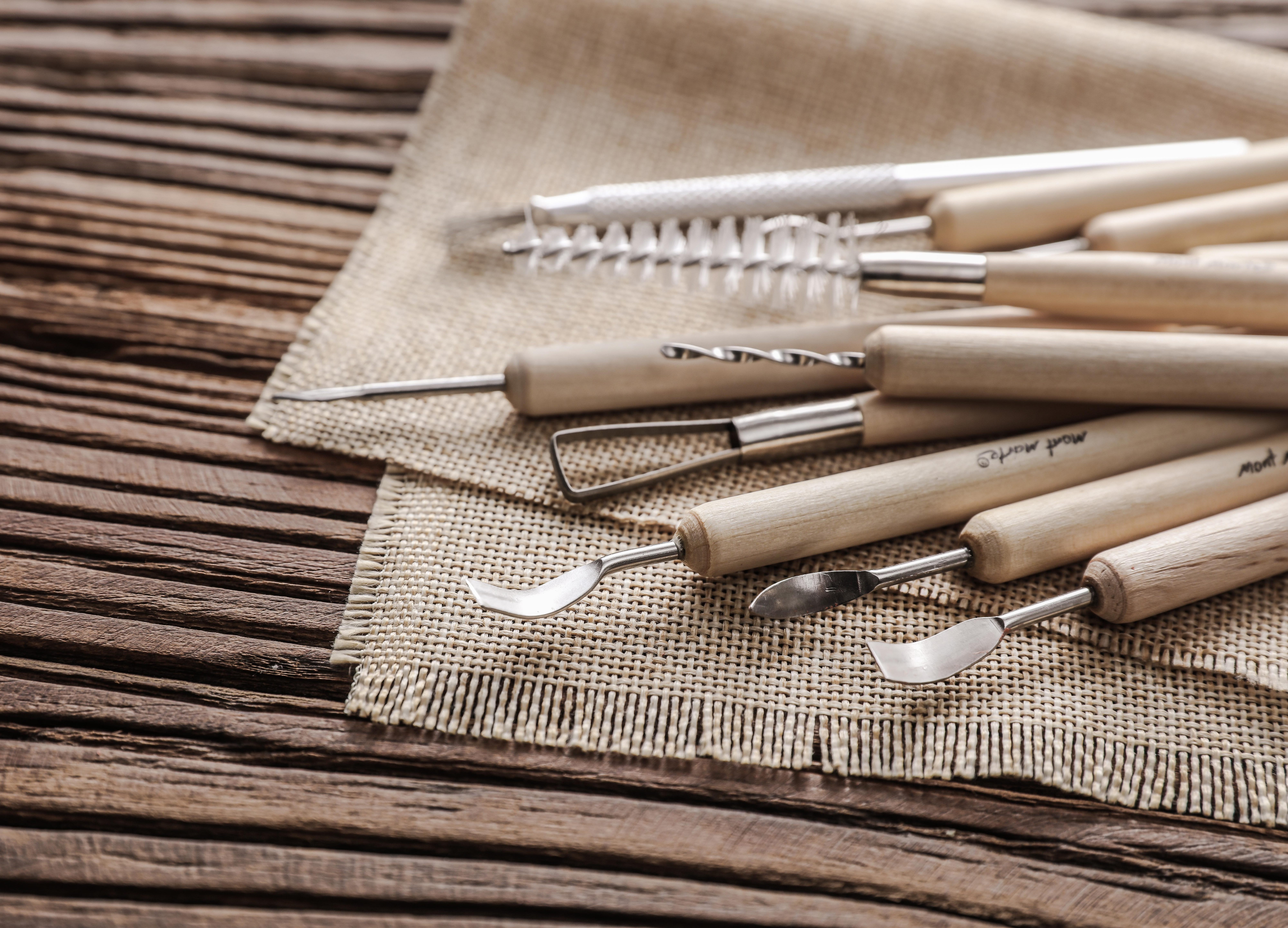 Mont Marte Modellierwerkzeug Set mit 11 x Modellier-Werkzeug für Ton, zum Schnitzen, Glätten & mehr, (Set, 11 St., MONT MARTE - Kunstutensilien), 11-teilig, Holzgriffe mit langlebiger Stahlspitze