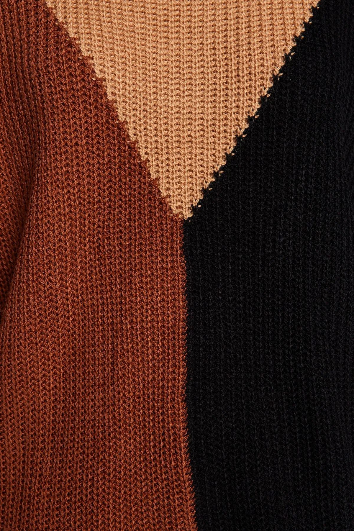 Trendyol Modest  Schwarzer Farbblock-Strickpullover von Selanik TCTAW24AK00153