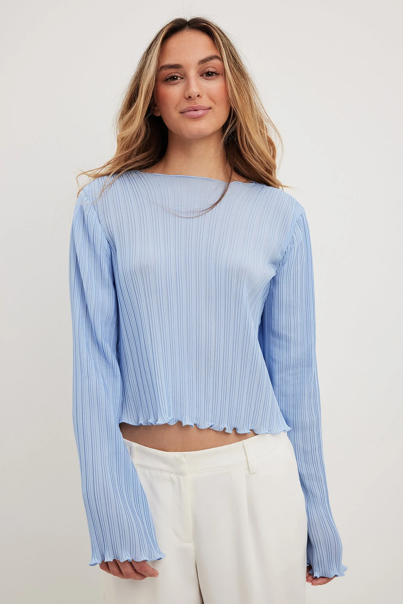 Plissierte Bluse mit weiten Ärmeln