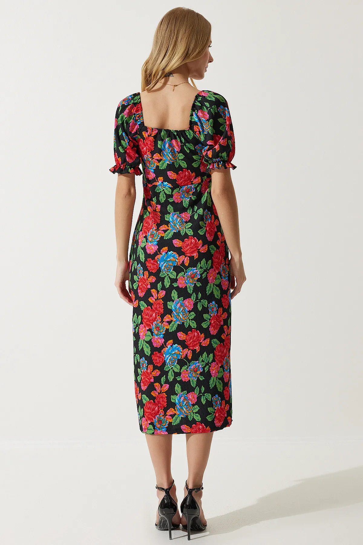 Happiness İstanbul  Rotes Sommerkleid aus Viskose mit elastischem Carmenkragen für Damen MC00172