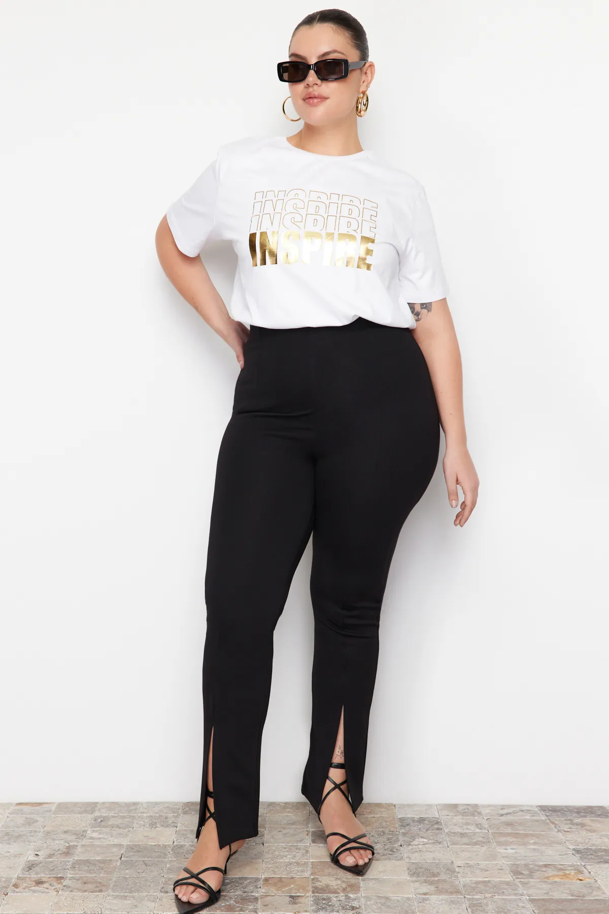 Trendyol Curve  Schwarze Strickhose mit Schlitz und hoher Taille TBBSS22PL00014