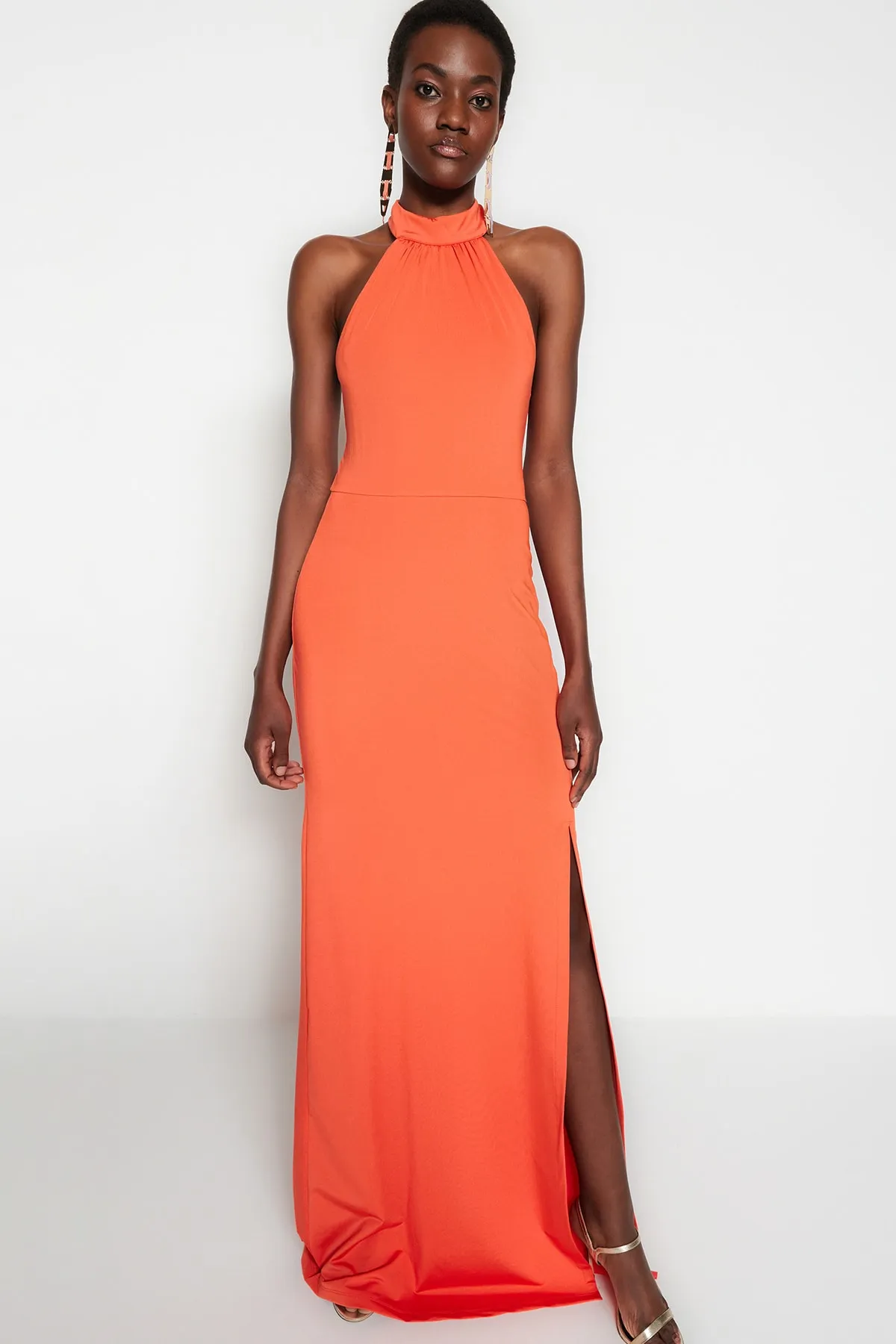 Trendyol Collection  Langes Abendkleid aus Strick mit Granatapfelblüte TPRSS23AE00040