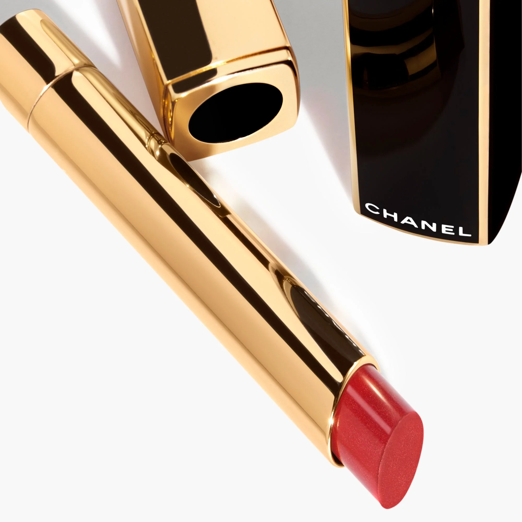 ROUGE ALLURE L'EXTRAIT - LA BARRA DE LABIOS DE ALTA INTENSIDAD CON EXTRACTO DE LUZ Y CUIDADO. RECARGABLE.