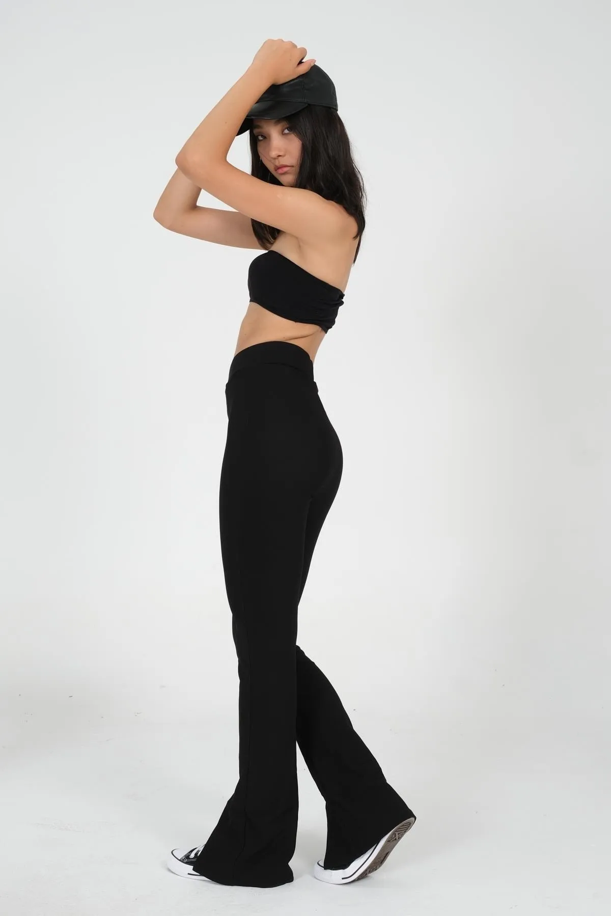 Domoda  Schwarze gerippte Ottoman-Damen-Leggings mit hohem Bund und Schlitz vorne und weitem Bein