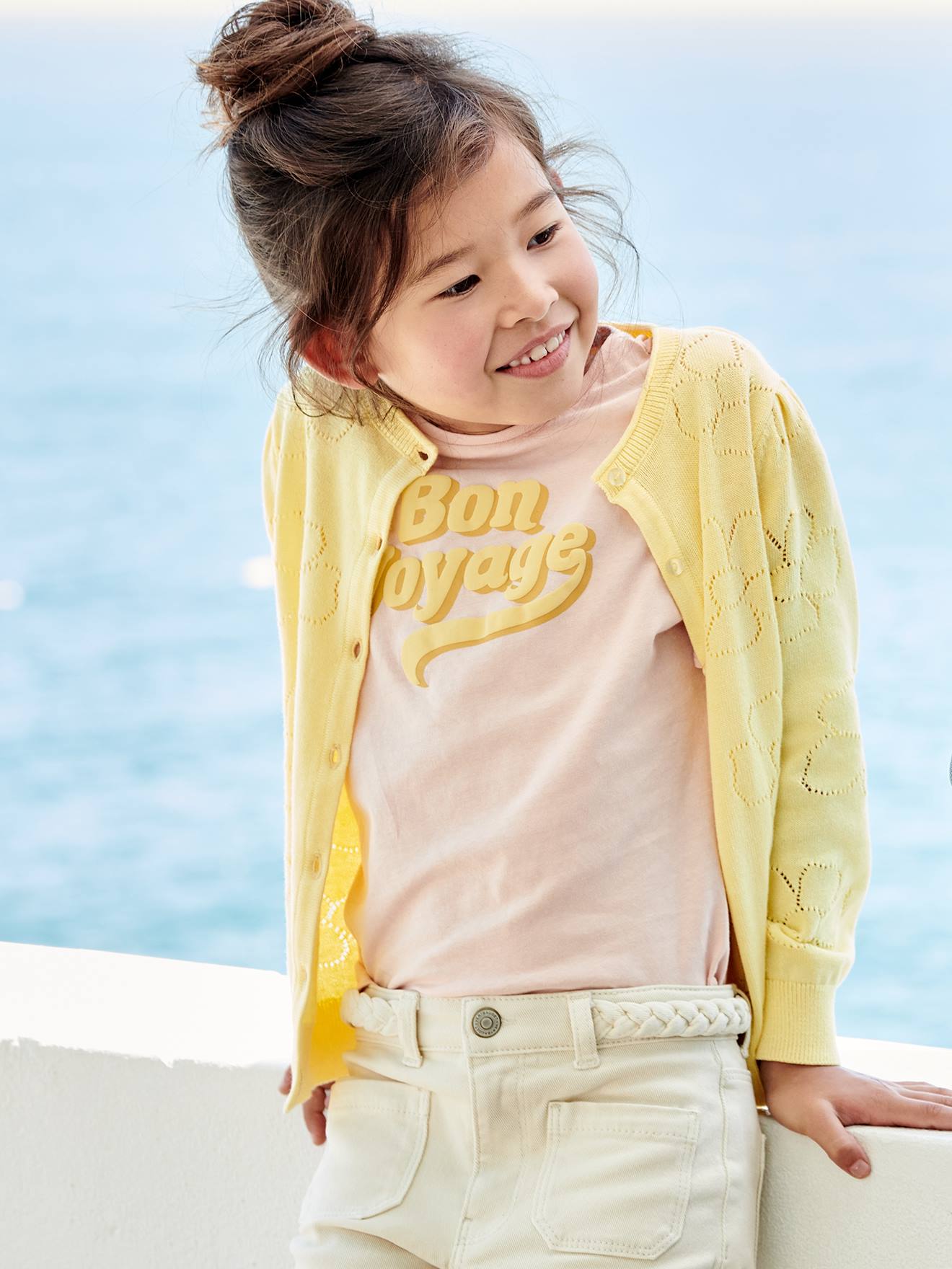 Gilet maille ajourée motifs fleurs fille jaune