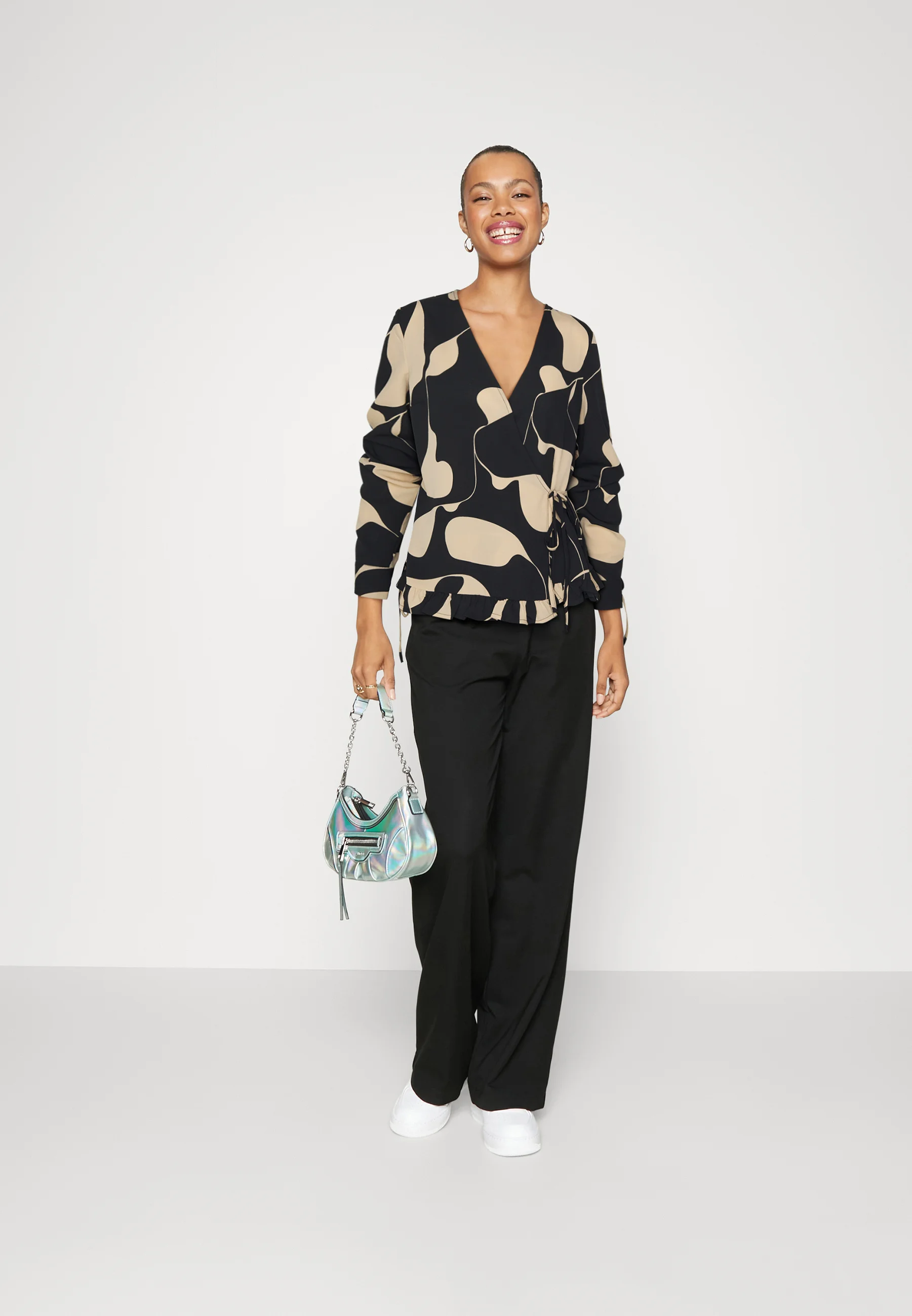 Blusa cruzada con volantes VMLYDIA de Vero Moda