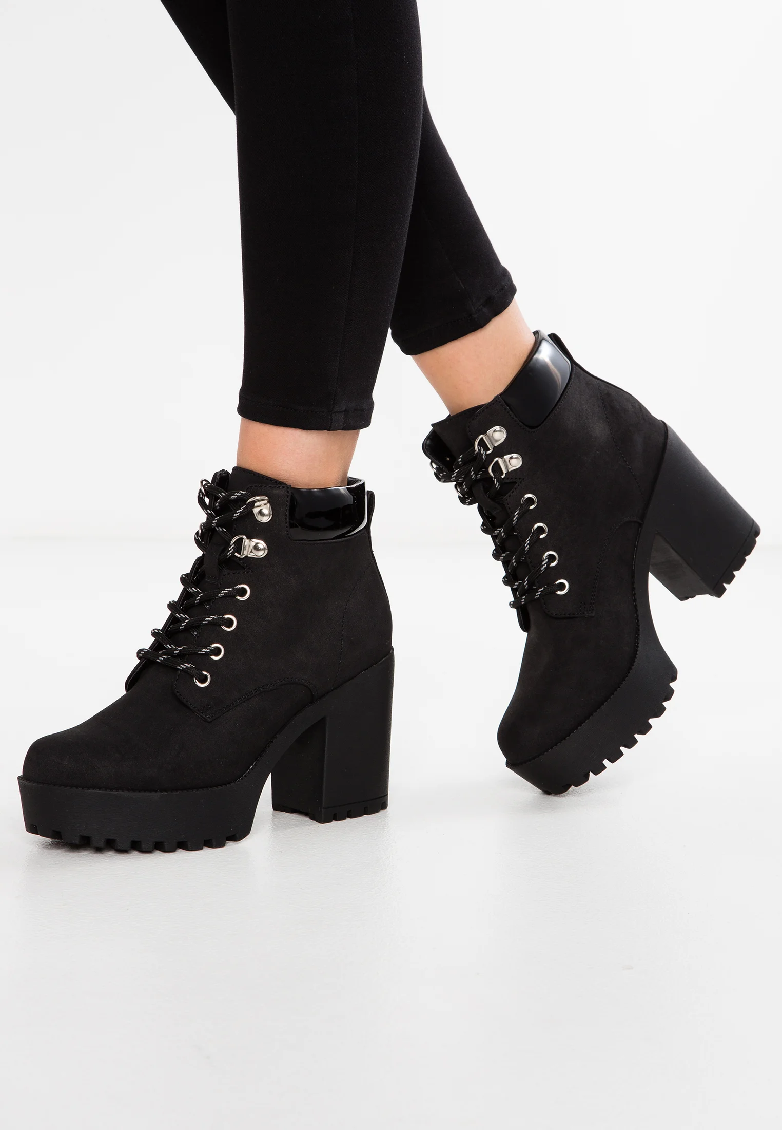 Botines de tacón par e impar