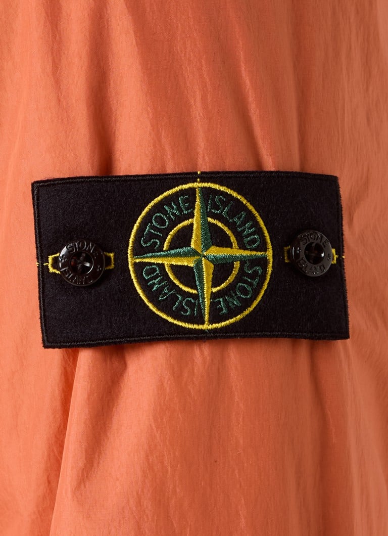 Stone Island Q0123 podstavljena jakna sa bočnim džepovima i logotipom