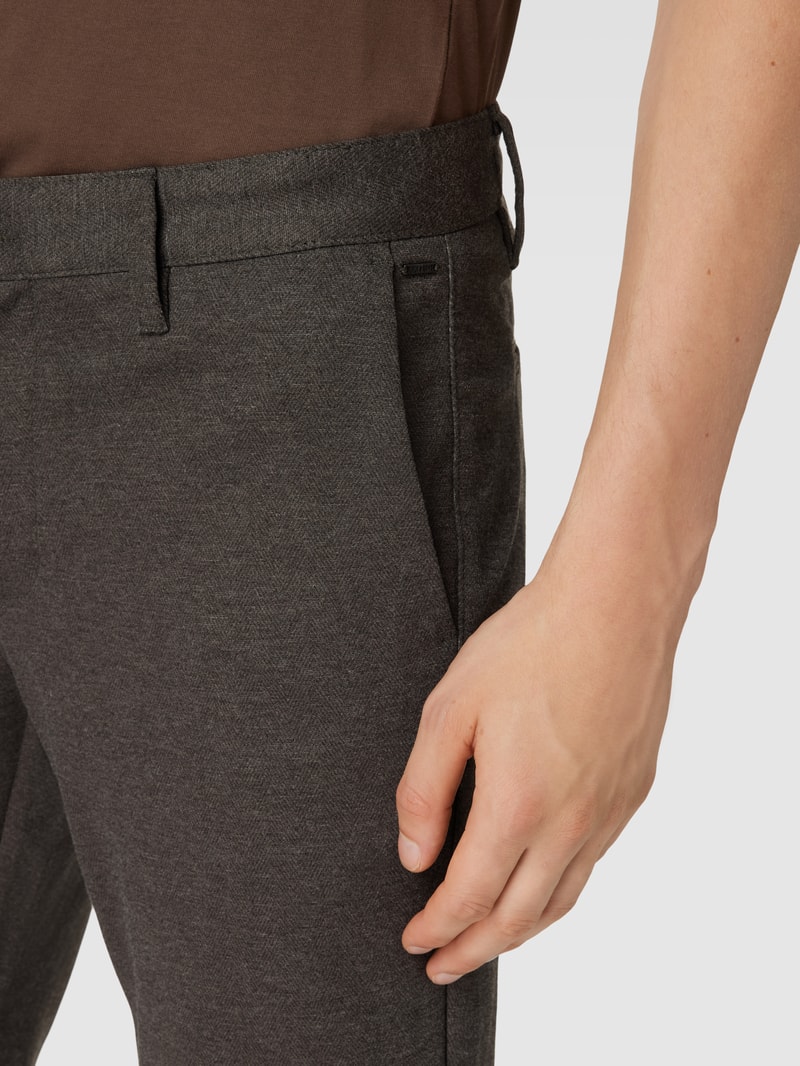 Tapered Fit Stoffhose mit feinem Allover-Muster Modell 'Mark' in mittelbraun