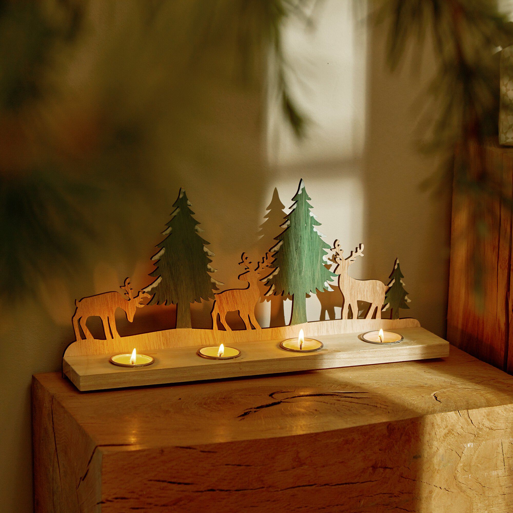 Photophore en bois rennes et sapins